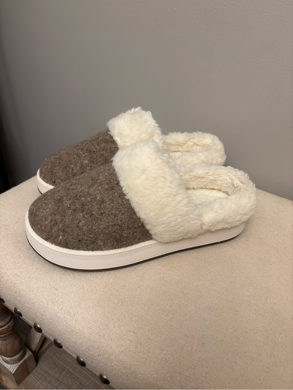 Allbirds Womens Kiwi Slipper Dark Camel Wool Fur Size 9 Slip On Mule EUC